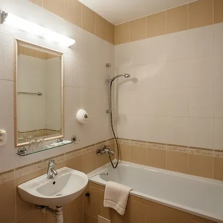 Hotel Artin 3*